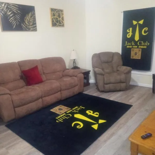 3 bedroom with free parking, hotel v destinaci Schenectady
