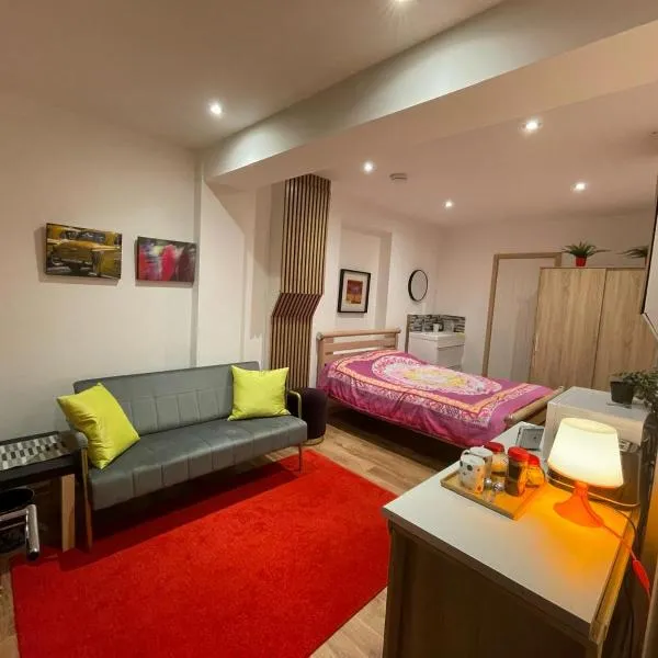 Cozy En-Suite Room with Free Parking Included, hotel v destinaci Brighton & Hove