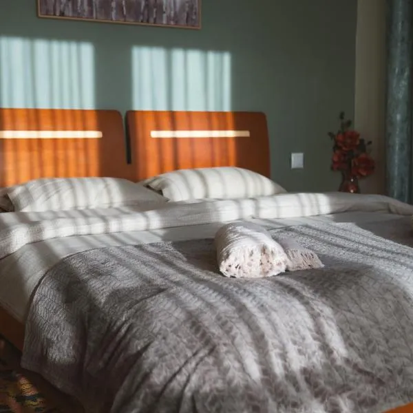 Marvic House, hotel en Exaplátanos
