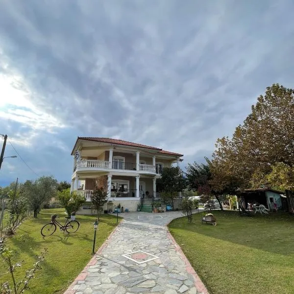 Η Αυλή, hotel v destinaci Aridaía