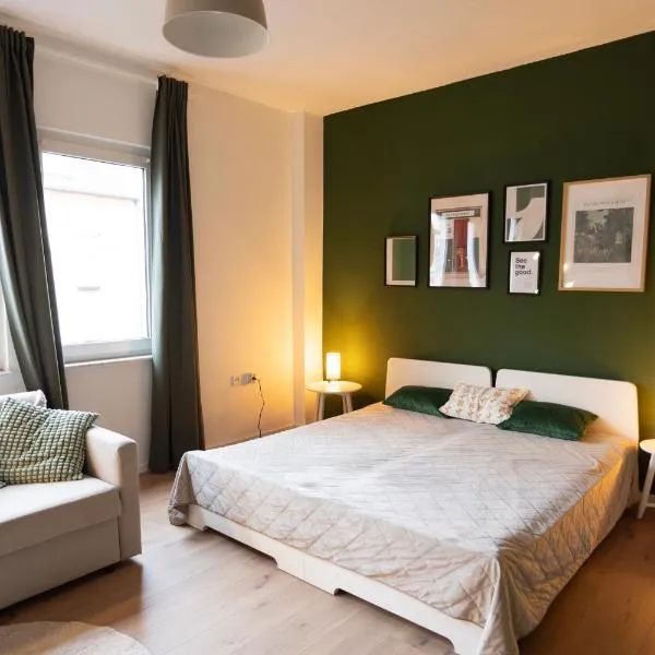 Big apartment with Parking, 30 min to Düsseldorf, hotel in Duisburg