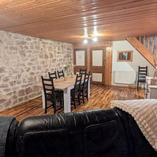 Appartement cosy dans ancienne ferme, hotel in Cize