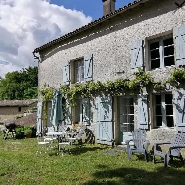 La Maison du Gardien Domaine du Château des Loups, hotel in Échiré