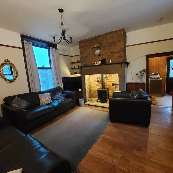 Relax at the Cosy Snug Glossop, hotel v destinaci Glossop