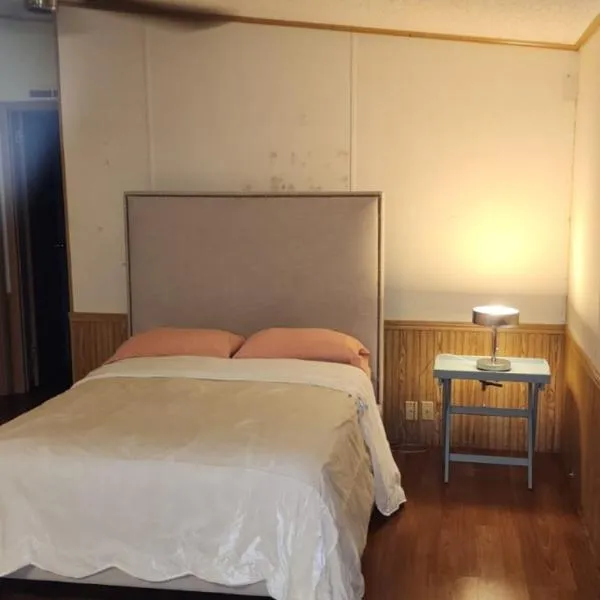 1233 Apartment 1 Miami, hotel in Tamiami