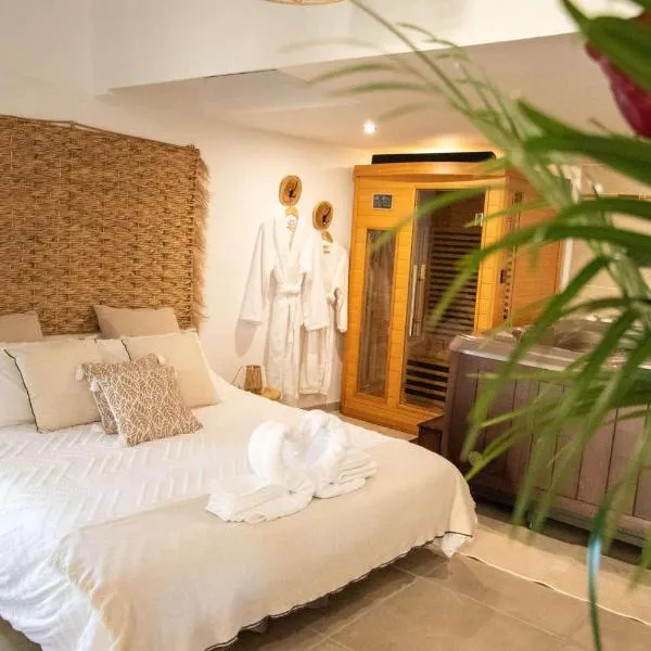 La suite soledad love room jacuzzi et sauna, hotel em Maraussan