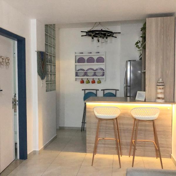 Apto em Santos com AR e Wi-Fi na rua da praia
