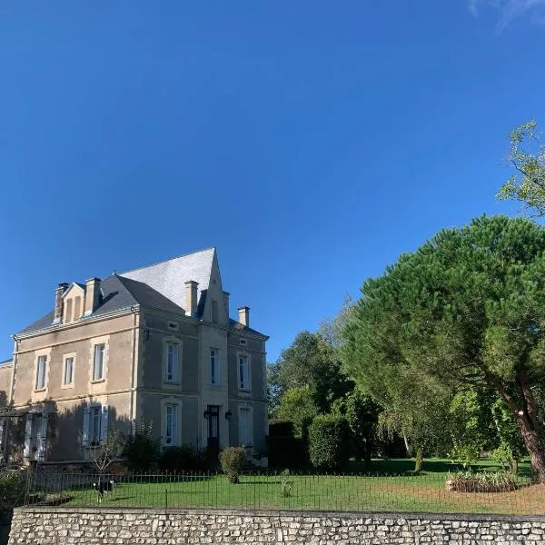 La Garde - Chambre D'hôte, hotel in Saint-Martin-de-Ribérac