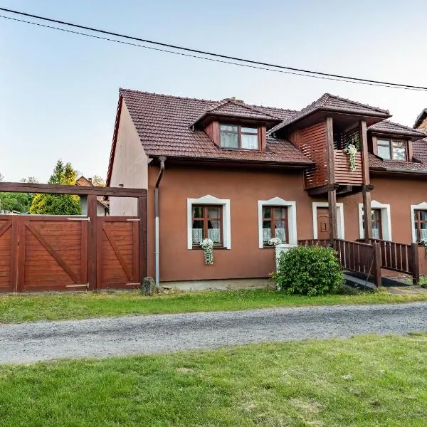 Penzion Pod Chřiby, hotel v destinaci Zdounky