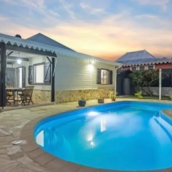 Villa spacieuse avec piscine à Saint-Pierre, hotel v destinaci Saint-Pierre