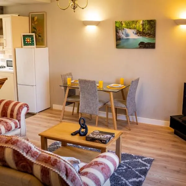 Modern Spacious 2 Bed Apartment Wolverhampton with Free Secure Parking, hotel in Wolverhampton