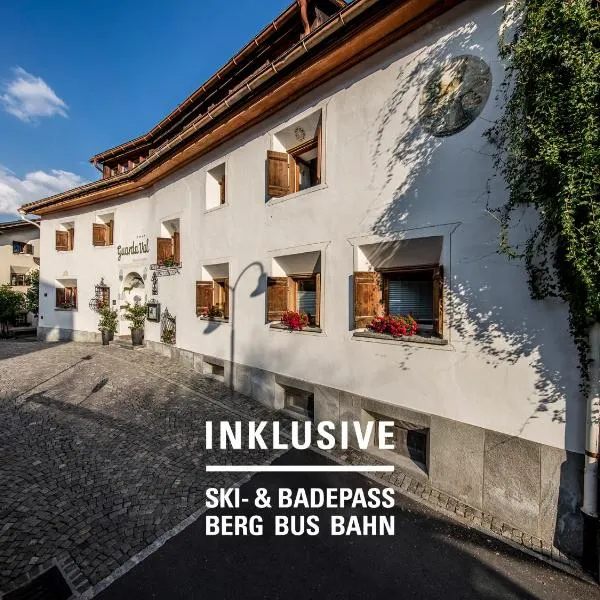 Engadiner Boutique-Hotel GuardaVal, hótel í Scuol
