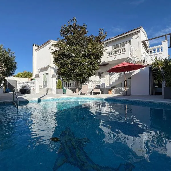 Casa Pani, hotel a Empuriabrava