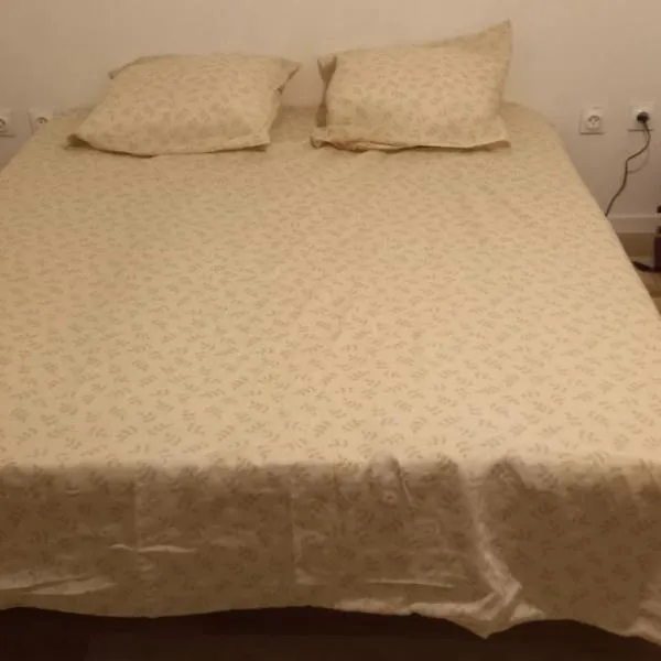 Maison calme, hotel v destinaci Payrin-Augmontel