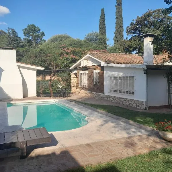 La Casa de los Gisitos, hotel in Río Ceballos