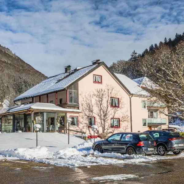 Landgasthaus Kurz Hotel & Restaurant am Feldberg - Schwarzwald, hotel en Todtnau