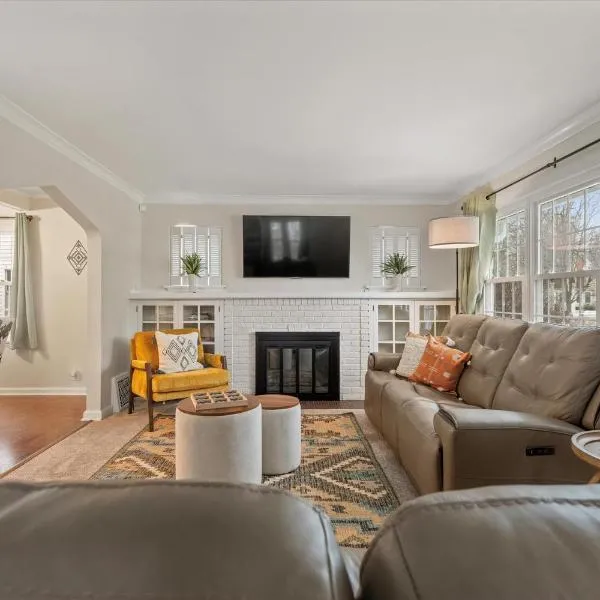 5 Mins to UND - Cozy 4BD House, hotel in South Bend
