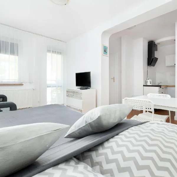 Domek Coś przy Bałtyku - zaledwie 150 m do zejścia – hotel w Dziwnówku