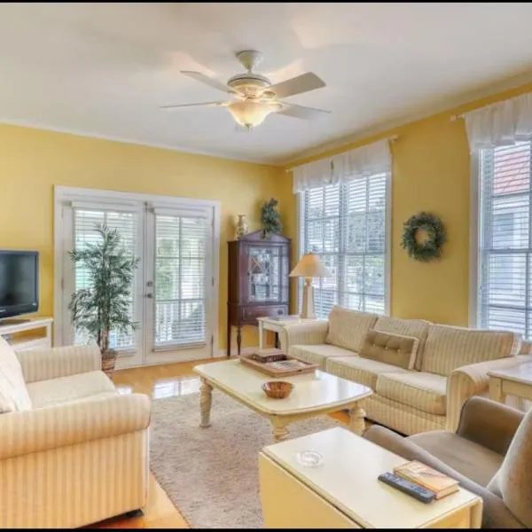 Bay Breeze - 3 Min Walk to Beach, hotel in Tybee Island