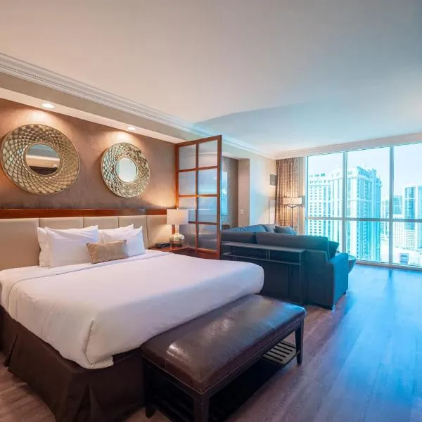 No Resort Fee Strip View Suite +Free Valet + Pool, hotel v Las Vegas