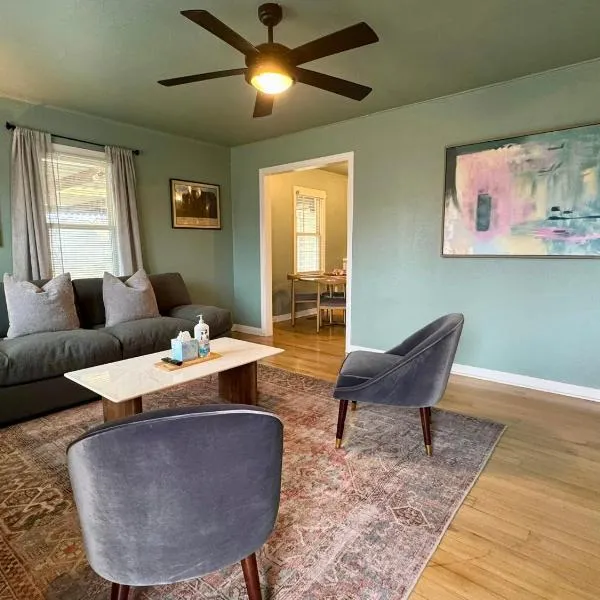 2br Townhome W Yard Near Tinker, Pet-friendly L1, hotel v destinaci Midwest City