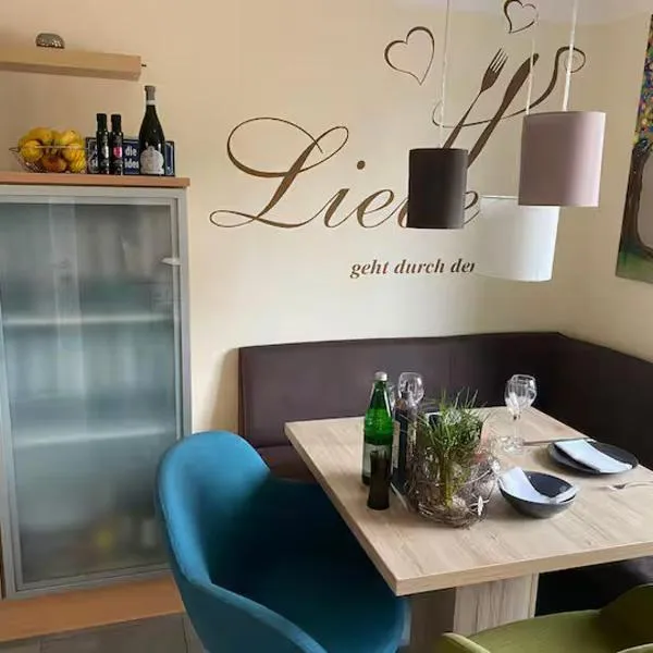 Möblierte Wohnung mit Balkon, hotel v destinaci Krumbach