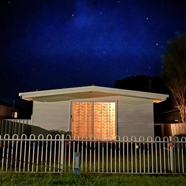 The Shack Culburra Beach- retro cool location pool table tiki bar, hotel a Culburra Beach