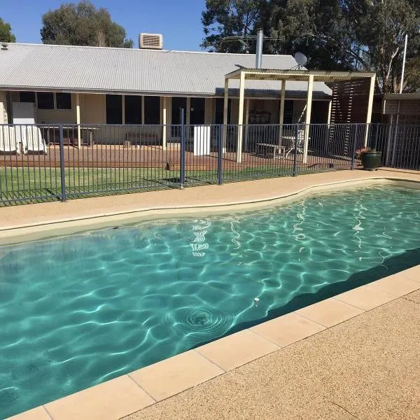 Carinya Caravan Park, hotel in Downside