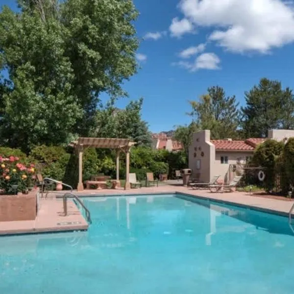 Refreshing Sedona Sanctuary with Pool and Hot Tub for Family、セドナのホテル