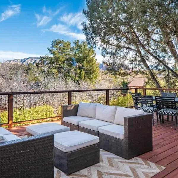 Desert Luxe Design Fun home with Amazing Views for Family, Hotel in Sedona
