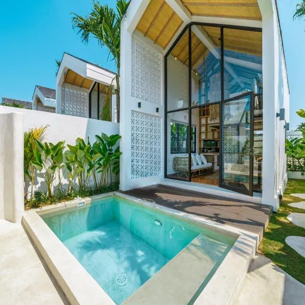 Villa Tiny - Romantic A-Shape 1BR Villa Close to Nyanyi Beach, ξενοδοχείο σε Tanah Lot