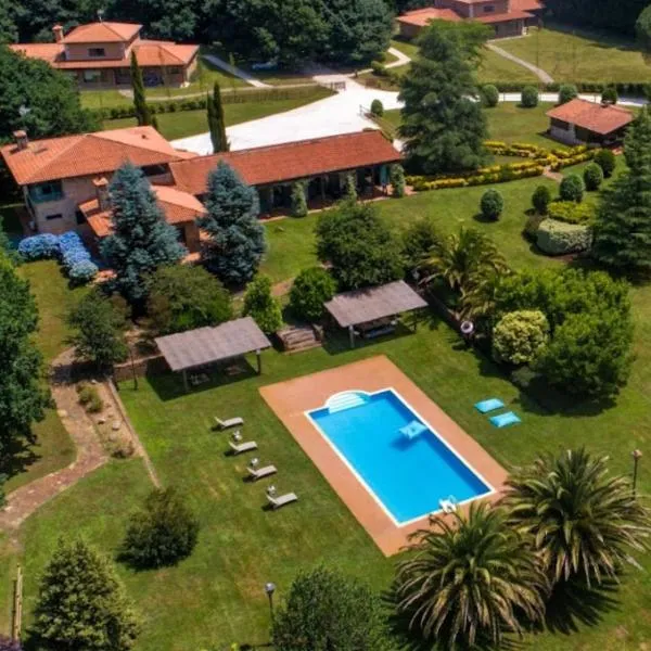 HolaCamp Camino, hotel in O Pino 