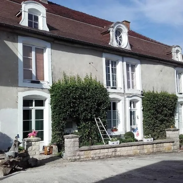 Chambres d'hotes la Fromagerie du Relais Postal Royal, hotel v destinaci Colombey-les-deux-Églises