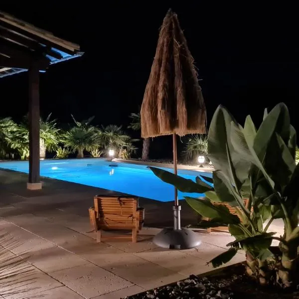 Le Relais des Chevaliers "La Chambre des Templiers", hotel v destinaci Cordes-sur-Ciel