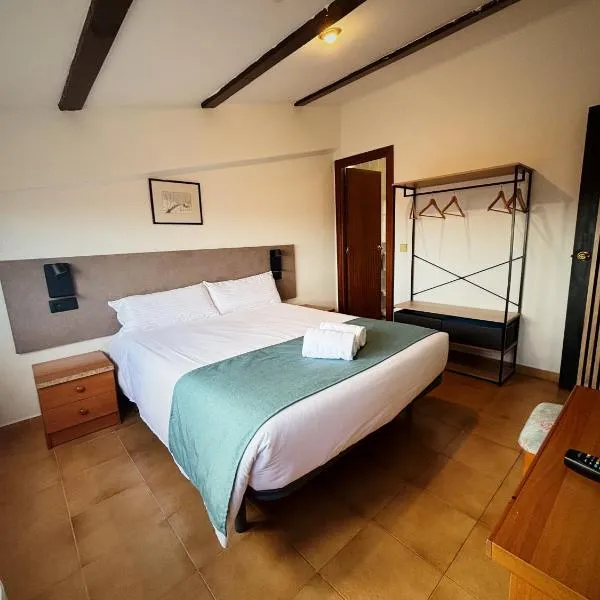 Hostal Legaz, hotel v destinaci Funes