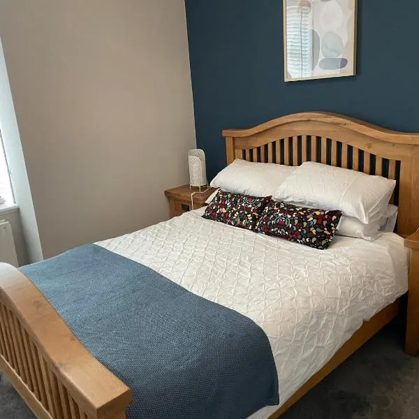 Cosy James Street Park 2 bedroom, ground floor apartment, garden, ξενοδοχείο σε Helensburgh