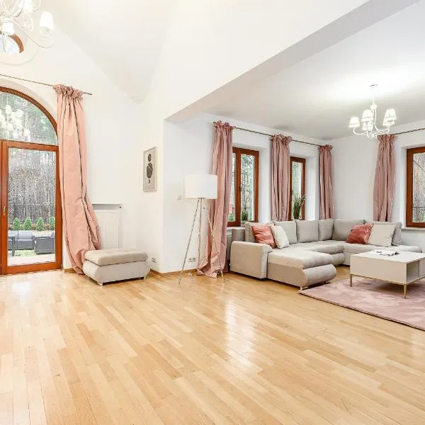 Lumina luxury house in Warsaw, hotel in Warsaw