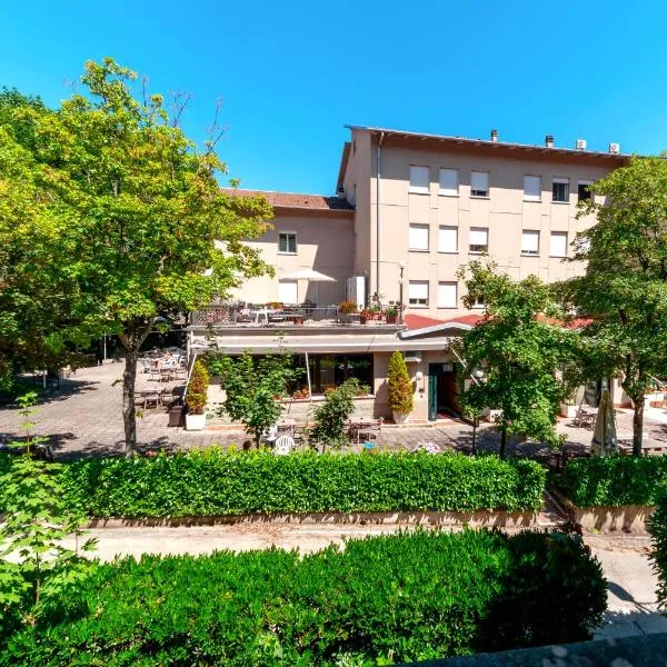 Hotel Falco D'Oro by Falco D'Oro Hotels, hotel v mestu Tolè