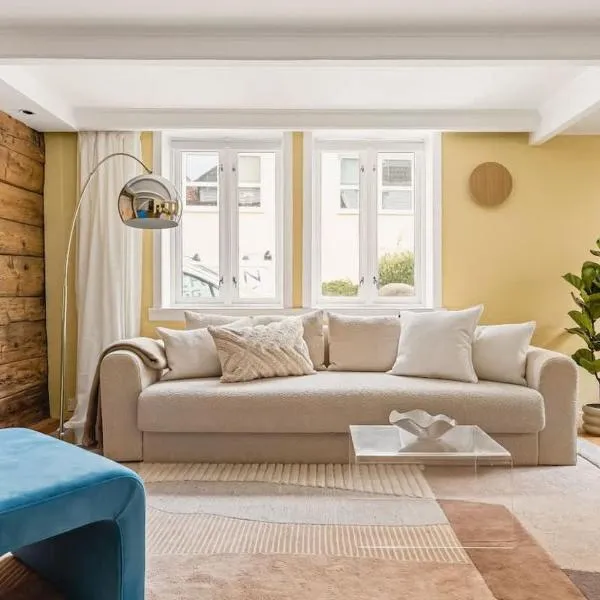 Dinbnb Homes I Bergen's #1 BNB I Jacuzzi & Fireplace & Balcony, hotel in Bergen