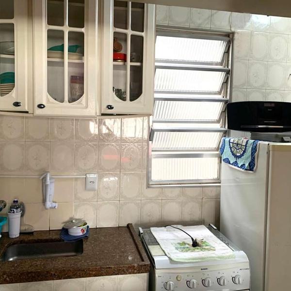 Kitnet uma quadra da Praia - AVIAÇÃO - Ar Condicionado - Internet - TV Plana - Foto 3