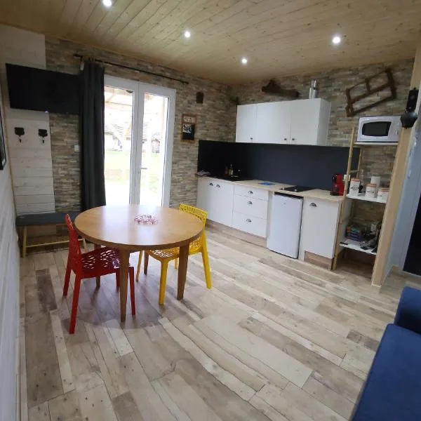 la cabane, hotel v destinaci Sirod
