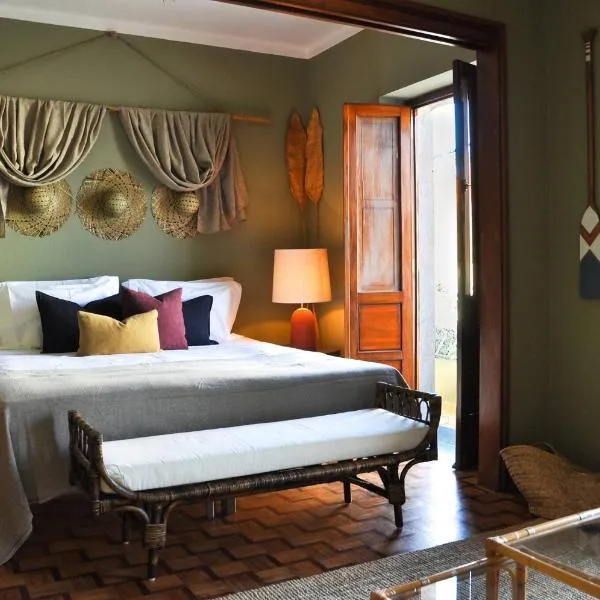 Chic Suite Figueiras w balcony in Taviras Historical Centre, hotel v destinaci Tavira