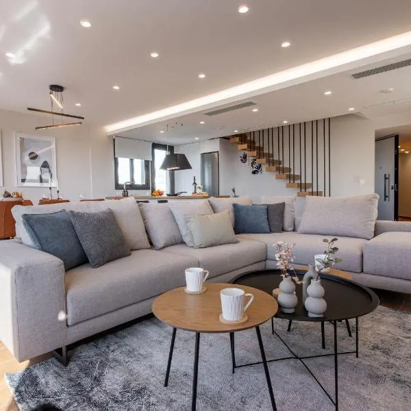 Riviera Escape Penthouse Suites, hotel u Atini