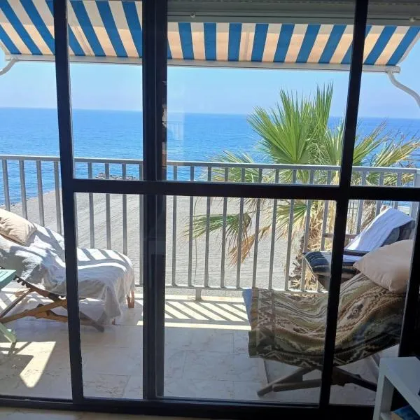 La Traiña, hotel v destinácii Adra
