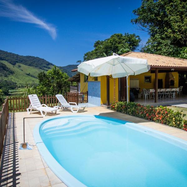 Casa ampla c piscina e churrasq em meio a natureza