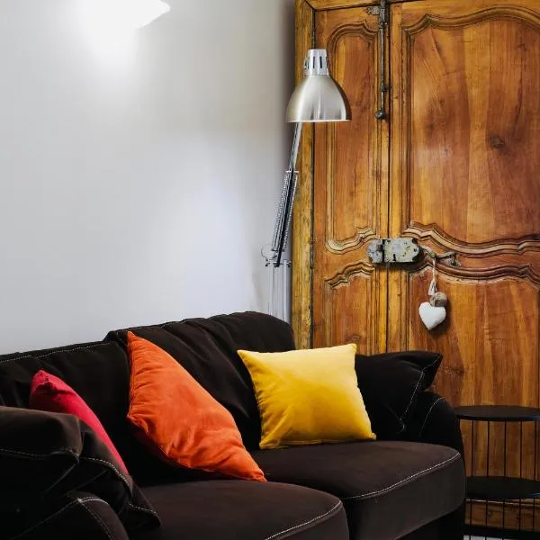 Le Cocon de ville sètois, Clim, patio et garage pour véhicule type golf, Linge de lit et serviettes inclus, hôtel à Sète
