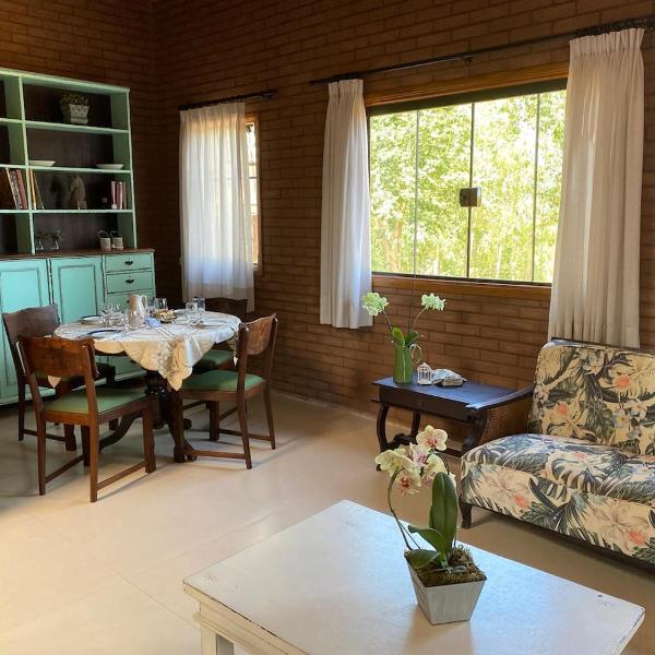 Casa ecológica, cheia de conforto, em reserva agroecológica