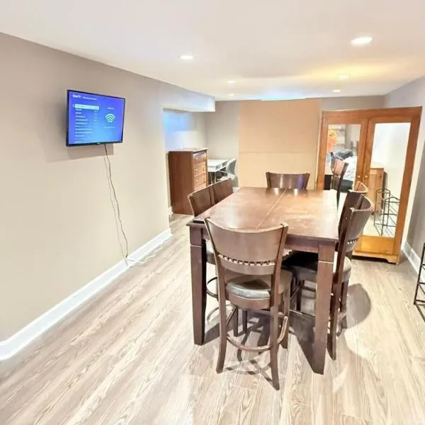 Cozy 2 Beds Basement Suite, hotel v destinaci Windsor