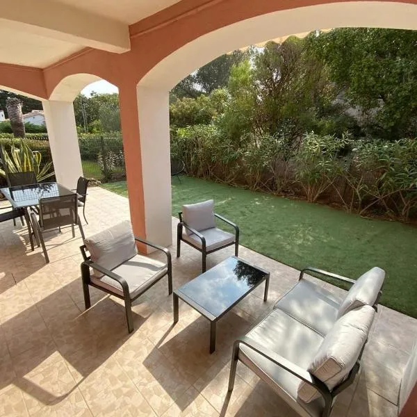 Super appartement 80m de la plage de plain pied avec 50m2 extérieur, khách sạn ở Saint-Raphaël