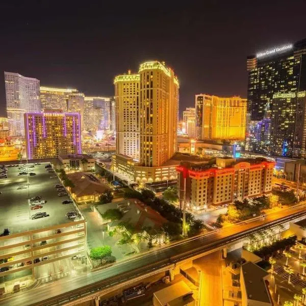 No Resort Fee Strip View Balcony+ Free Valet+ Pool, hotel en Las Vegas